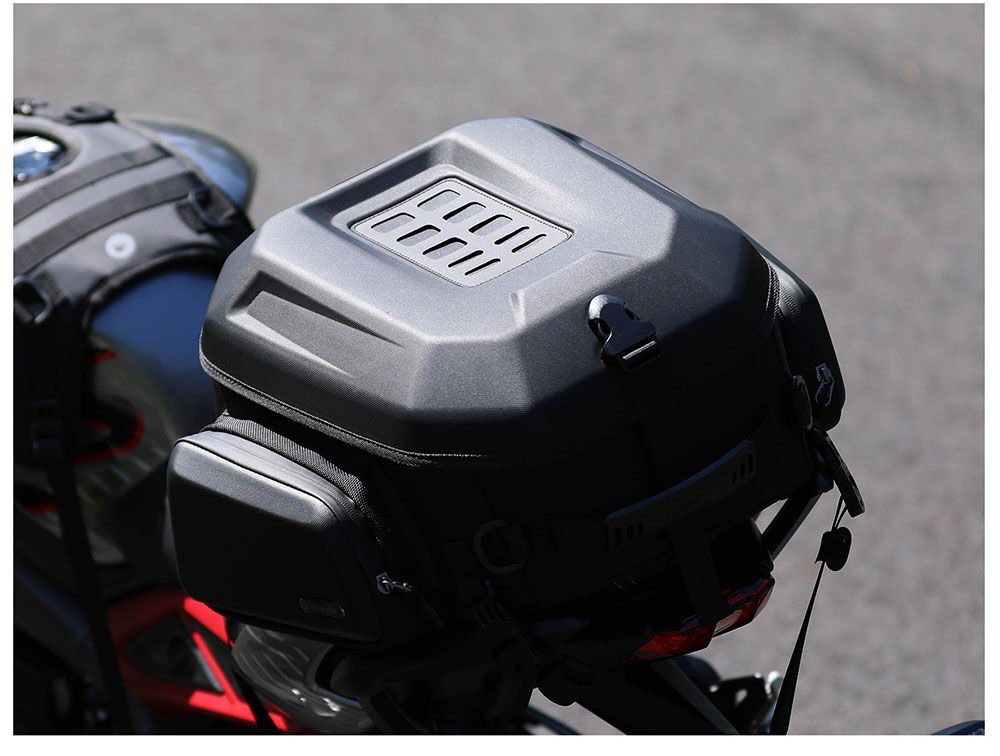 Rhinowalk MTR2335KC Katlanabilir / Genişleyebilir Sert Kasa Motor Kuyruk Çantası — 23L→35L, %100 Su Geçirmez İç Torba, EVA Hardshell, Universal Montaj