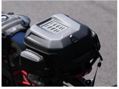 Rhinowalk MTR2335KC Katlanabilir / Genişleyebilir Sert Kasa Motor Kuyruk Çantası — 23L→35L, %100 Su Geçirmez İç Torba, EVA Hardshell, Universal Montaj